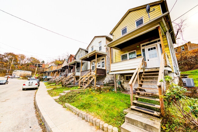 Building Photo - AVAILABLE JUNE 2026 - Updated 2 Bedroom, 1 Bath Home in Mt. Washington!