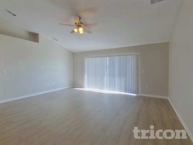 Photo - 1044 Darlington Ct