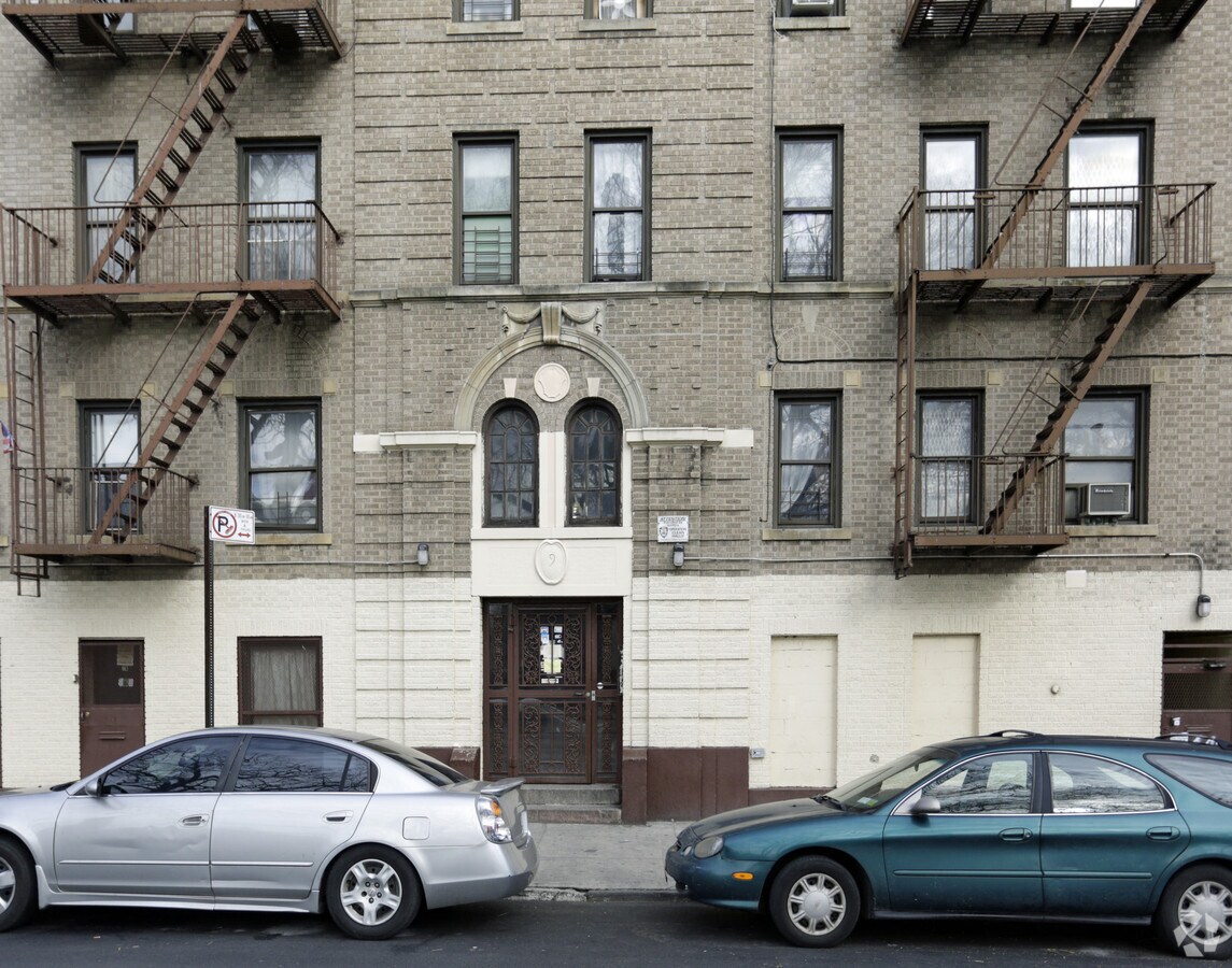 Photo - 9 E 193rd St