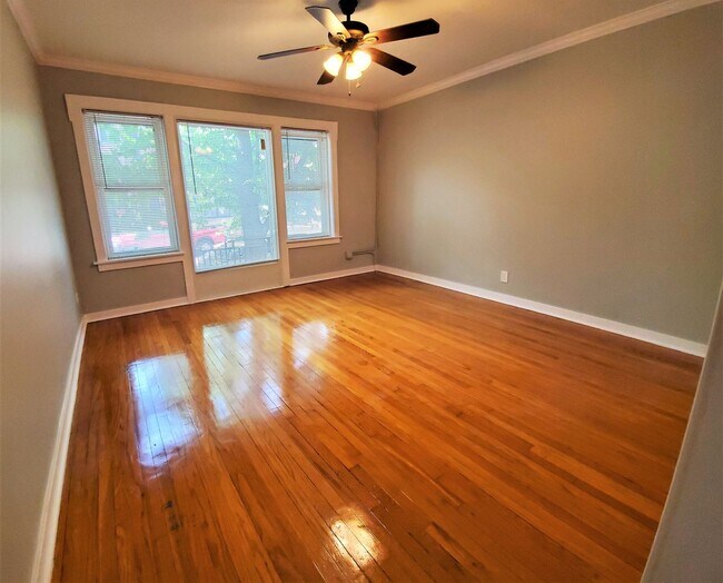 Building Photo - 2068 W Hutchinson St Unit 1