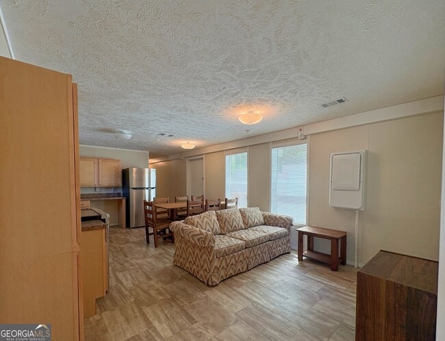 Photo - 203 Sloan St