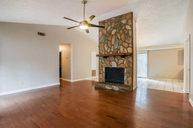 Photo - 3519 Shelly Dr NW