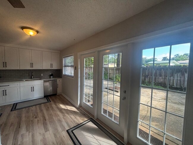 Photo - 143 Edwards Cir