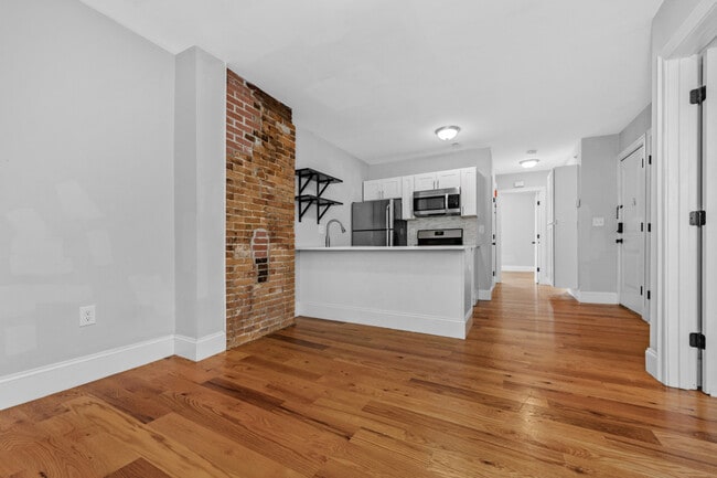 Building Photo - 148 Bremen St Unit 2