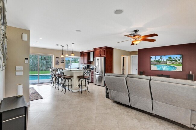 Photo - 80 SE 10th St