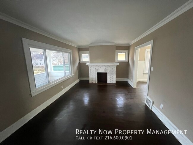 Photo - 872 Helmsdale Rd Unit 2