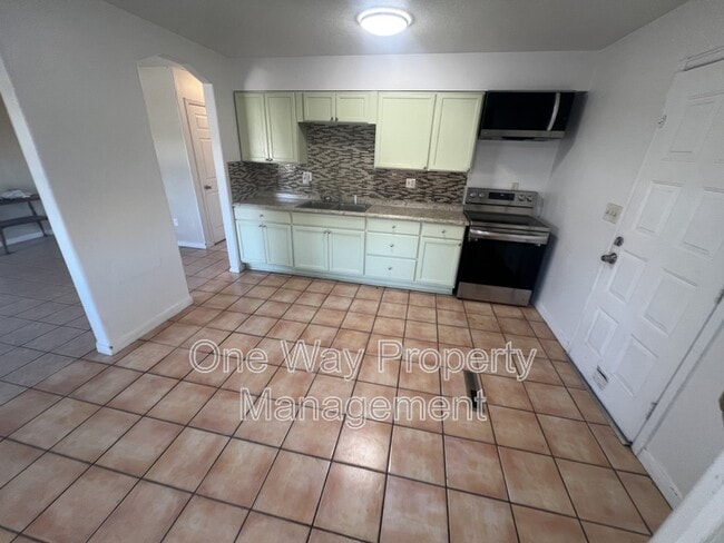 Photo - 1114 Longview Dr