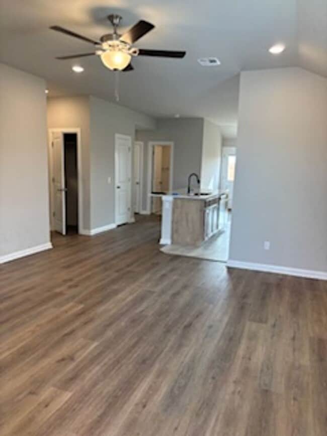 Photo - Must See!! First Month Free!