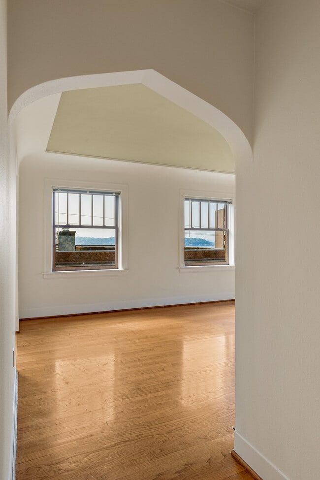 Queen Anne Apartments