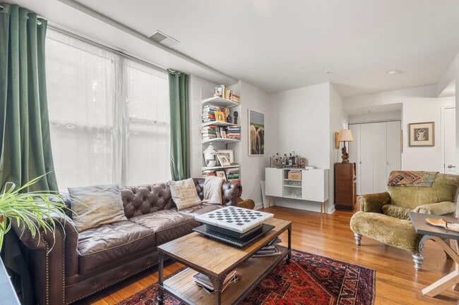 Building Photo - 222 Montgomery St Unit 3h
