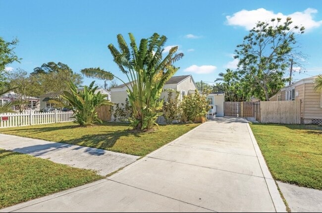 Photo - 4004 Miramar Way S House