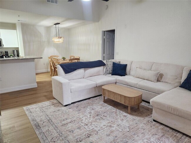 8926 Manor Loop Unidad 201