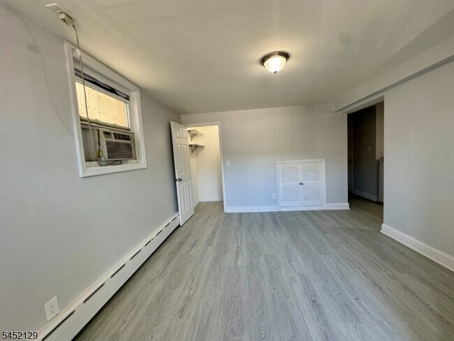 687 Midland Ave Unit 1