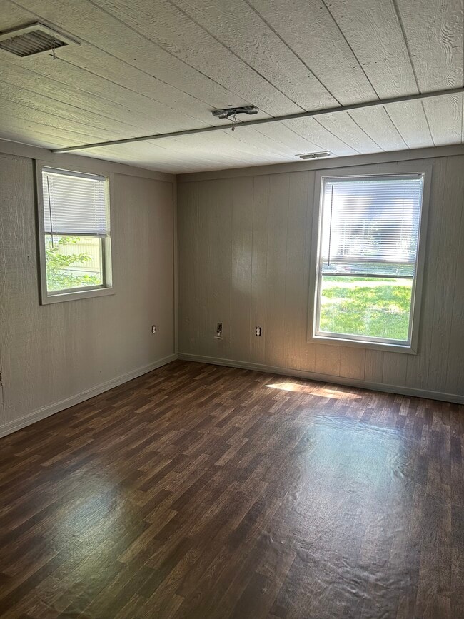 Unit 1 - 607 Honeyfarm Ln