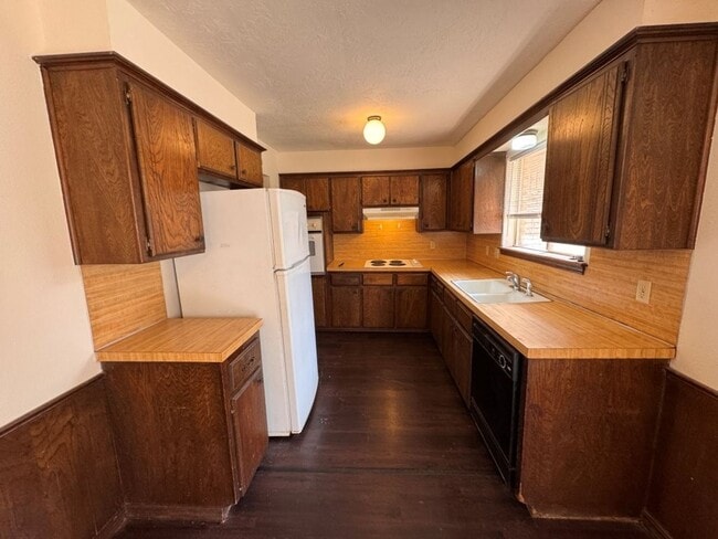 Photo - Full of charm and detail this 3 beds 2 bath home in Norman is ready for move in!