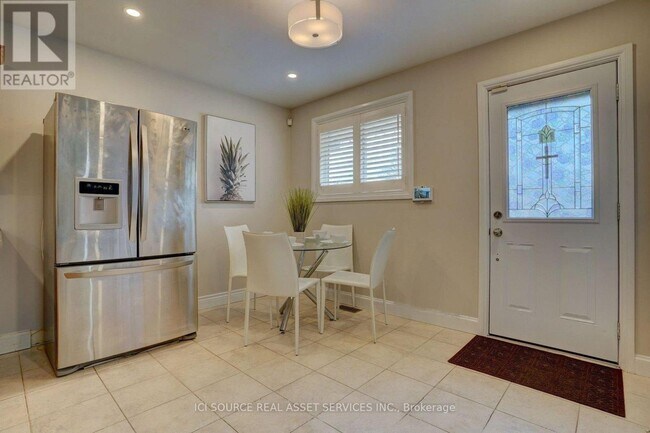 Photo - 1051 Willowdale Ave