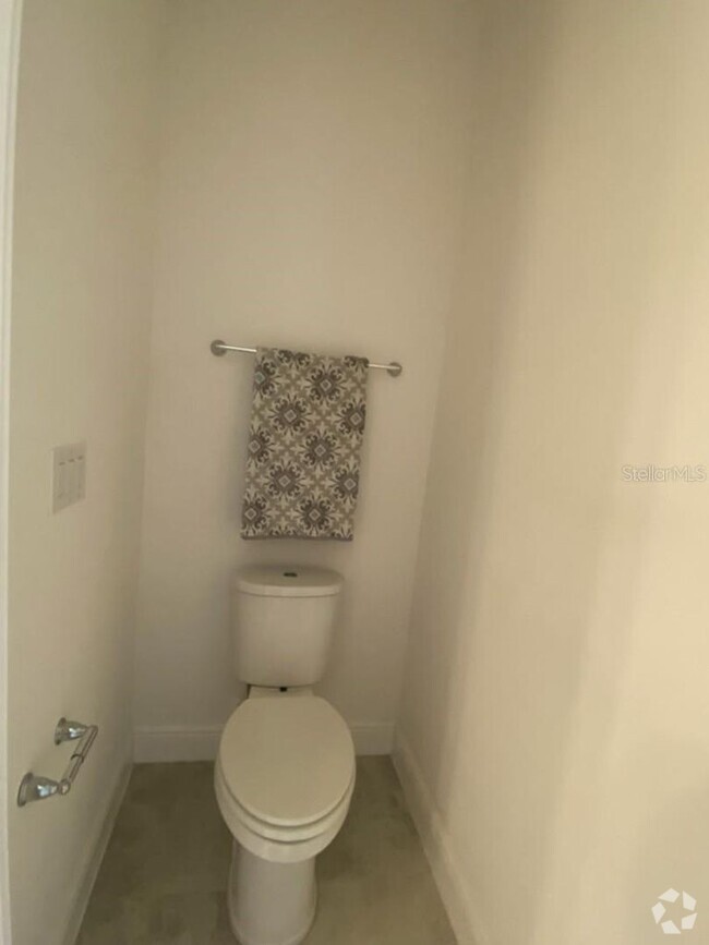 Building Photo - Twin Lakes 1/2 Duplex Rental