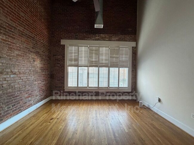 212 E Main St