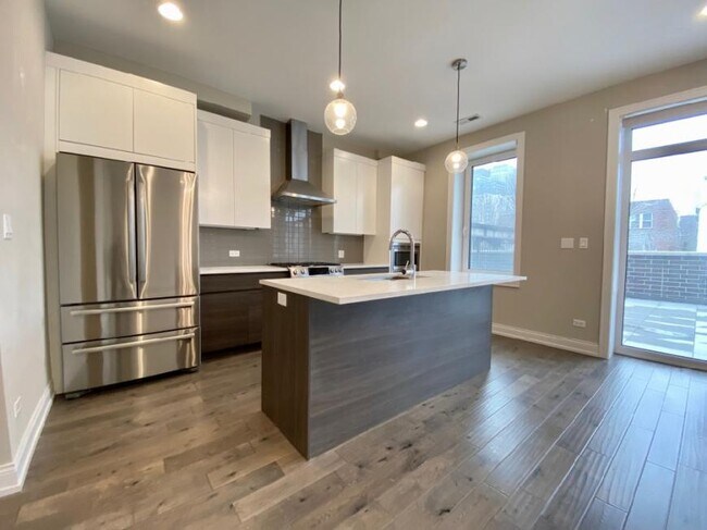 Photo - 2 bedroom in Chicago IL 60654 Unidad 102