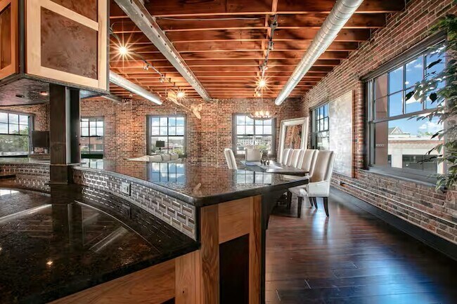 Photo - 3041 Olive St