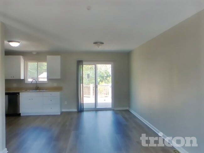 1816 Hilltop Village Ln