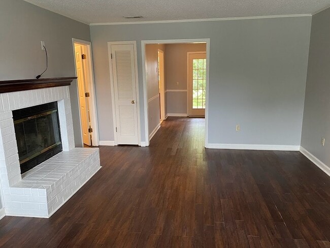 Photo - 138 Cresent Circle