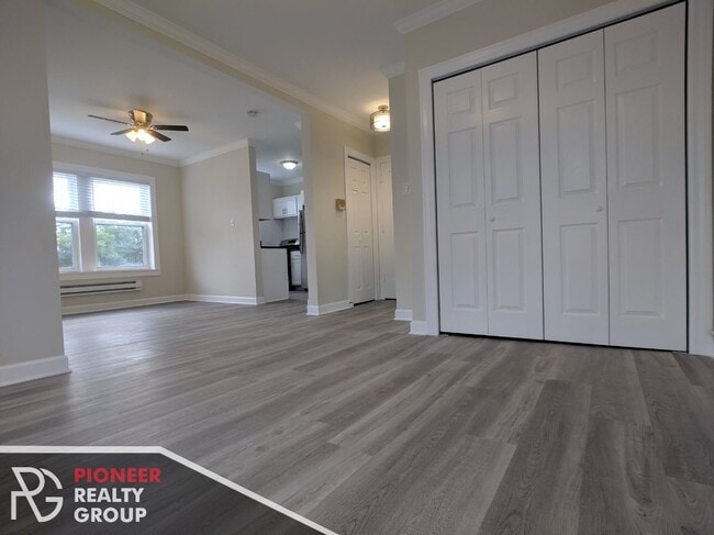 Building Photo - 4206 Clark Ave Unit B4216 - #3 Rental