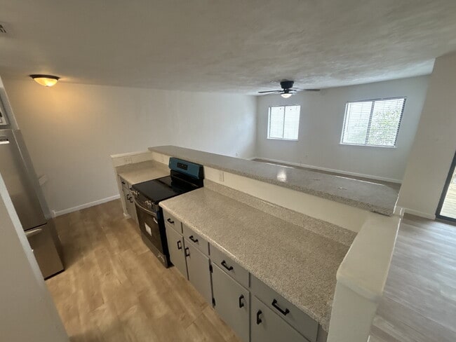 Photo - 2 Bedroom 2 1/2 bath in the Lakes Townhome Community! Complete Remodel! Unidad H-9