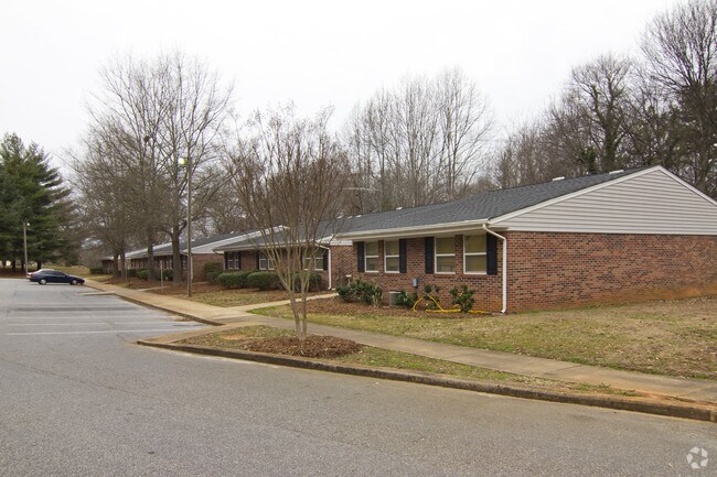 Photo - Willow Oaks Apartments