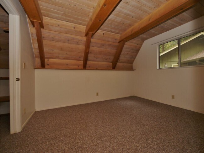 Photo - 16870 Alpine Dr