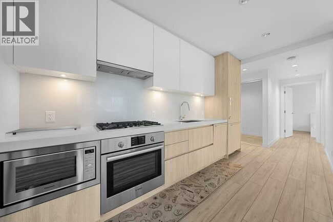 Photo - 6080 McKay Ave