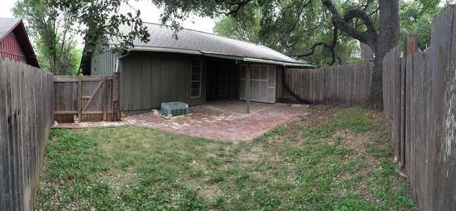 Photo - 2608 Carnarvon Ln Unit B