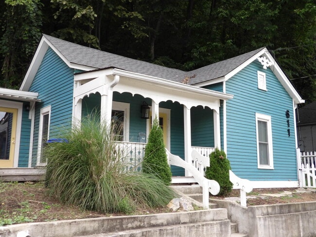 Photo - 611 Taylor Ave