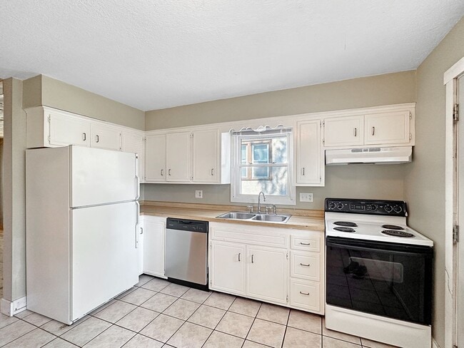 Photo - 1008 12th Ave SE