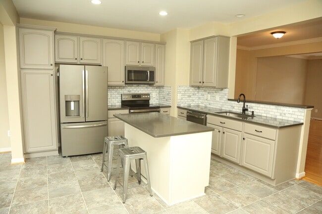 Photo - 4 Bedroom Townhouse on Abington Drive