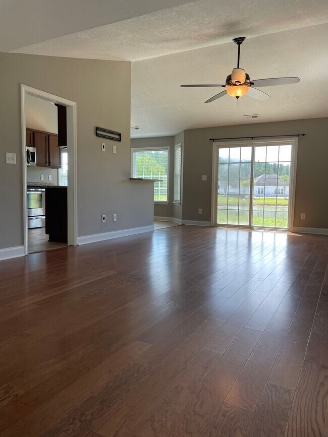 3 Bedroom/2 Bath in Conway! 2 Car Garage &... House House Rental in