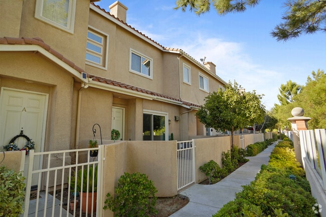 Building Photo - 25720 Armstrong Cir Unit B Rental