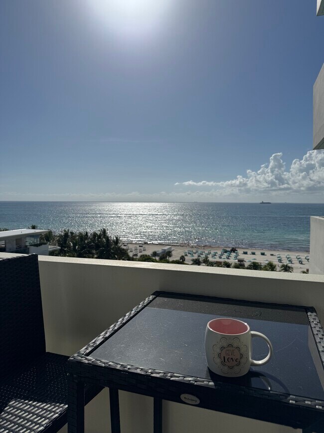 Building Photo - 2899 Collins Ave Unit 1119 Rental