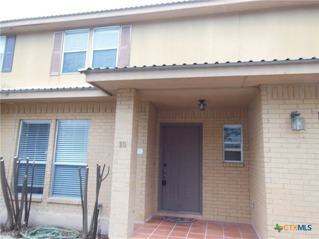 Building Photo - 1641 Kuehler Ave Unit 5