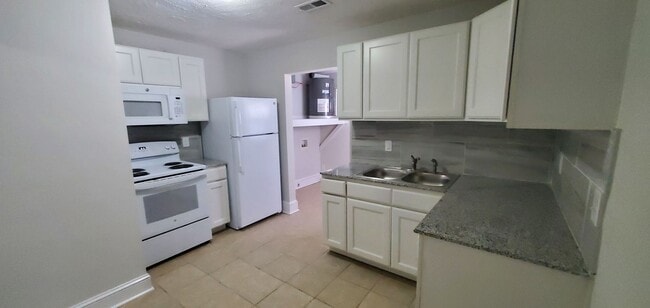 Photo - 222 Woodrow St
