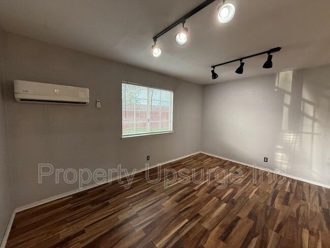 Photo - 3404 Bechelli Lane - C