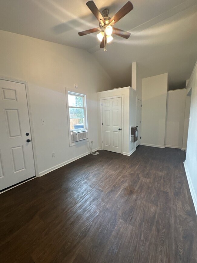 Photo - 133 Preston Rd Unit C