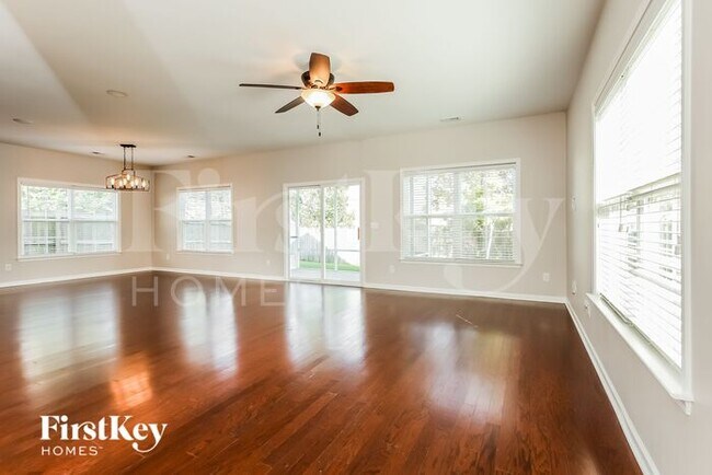 Photo - 328 Drayton Pl Dr