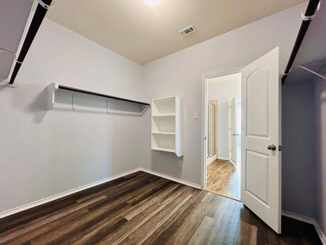 Photo - 147 Big Leaf Dr