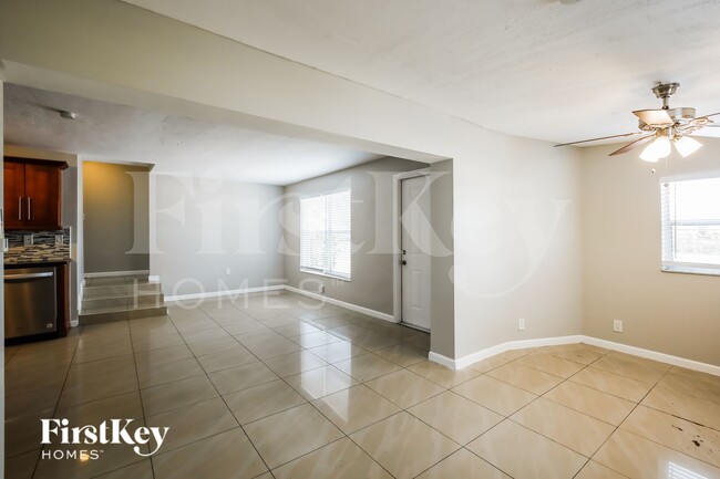 Photo - 6611 Simms St