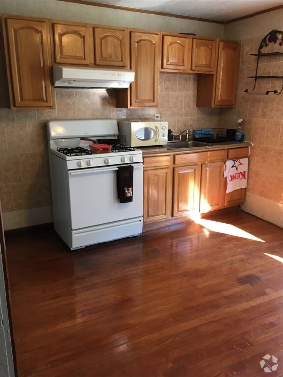 Building Photo - 739 Parker St Unit 2 Rental