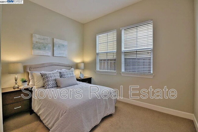 Photo - 5139 Holborn Way