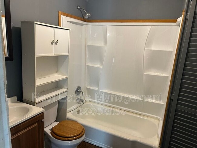 Photo - 232 N 15th St
