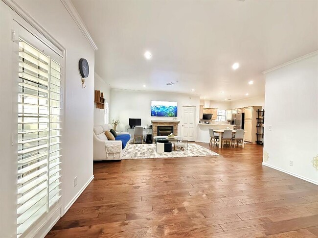 Photo - 6162 N Brookline Ave Unit 15