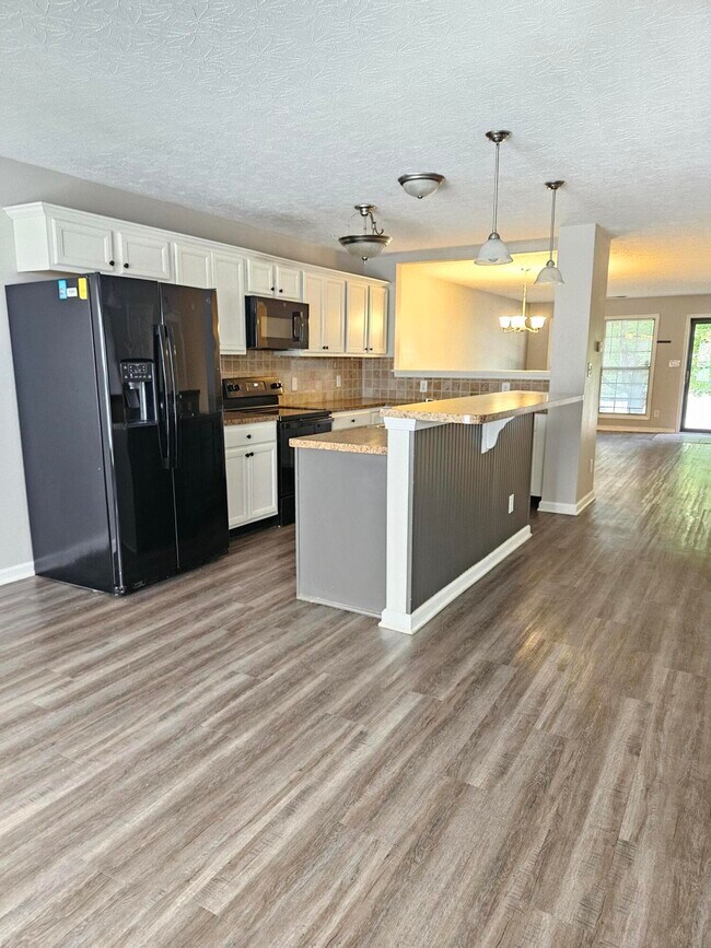 680 Lucille Dr